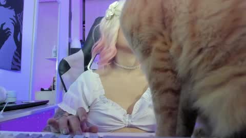 Snapshot of rea_winry chatting on April 2026 11:13:01 PM Rea online show from April 2026 11:13:01 PM