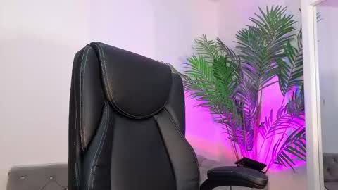 Alina Cruz online show from November 2025 10:31:02 PM