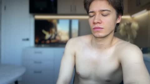 AliceEve online show from February 2025 12:36:02 PM