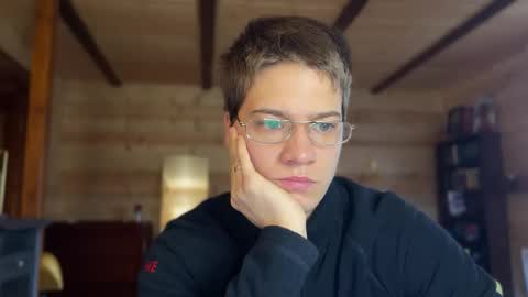 AliceEve online show from October 2025 09:10:01 AM