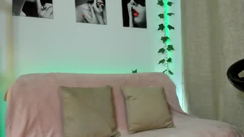 Snapshot of rebeca_marchetti chatting on April 2026 09:31:02 PM Rebeca Marchetti online show from April 2026 09:31:02 PM