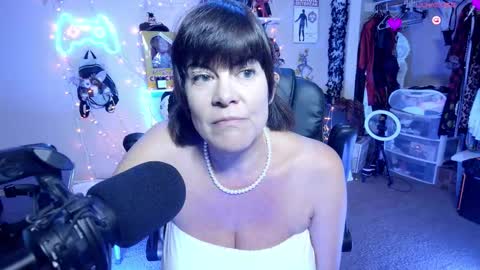 Rebecca Love online show from November 2025 10:23:01 PM