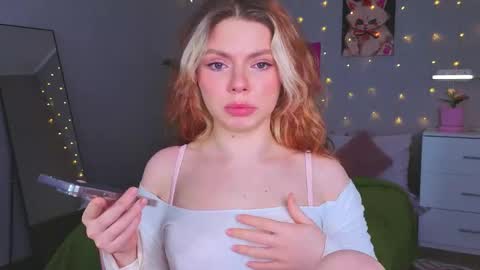 Snapshot of red__candy chatting on May 2026 12:58:01 PM red__candy online show from May 2026 12:58:01 PM