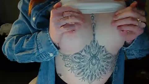 Snapshot of red_firesquirt chatting on January 2025 12:02:02 PM Red -  online show from January 2025 12:02:02 PM