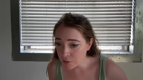 Redheadwinter online show from May 2026 03:17:01 PM