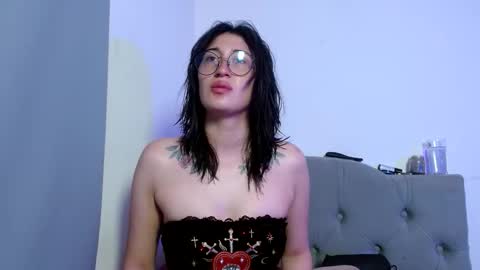 IG   OF red moonn online show from September 2025 04:35:02 AM