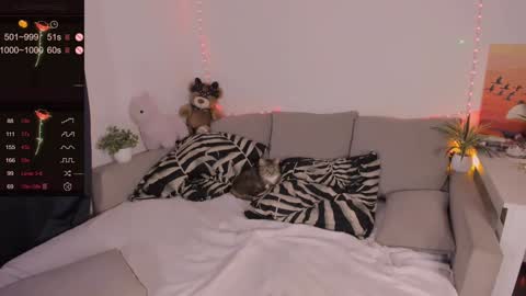 Mia online show from February 2025 08:41:01 PM