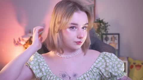 Snapshot of red_queeen chatting on December 2024 05:40:02 PM QUEEN OF EVIL online show from December 2024 05:40:02 PM