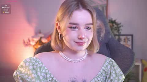 Snapshot of red_queeen chatting on December 2024 08:42:02 PM QUEEN OF EVIL online show from December 2024 08:42:02 PM