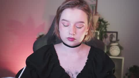 Snapshot of red_queeen chatting on January 2025 06:15:01 PM QUEEN OF EVIL online show from January 2025 06:15:01 PM