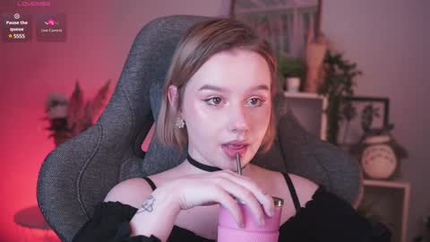 Snapshot of red_queeen chatting on January 2025 09:16:01 PM QUEEN OF EVIL online show from January 2025 09:16:01 PM