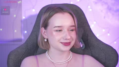 Snapshot of red_queeen chatting on January 2025 11:38:01 PM QUEEN OF EVIL online show from January 2025 11:38:01 PM