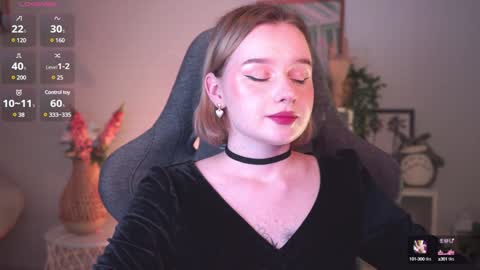 Snapshot of red_queeen chatting on January 2025 11:48:01 PM QUEEN OF EVIL online show from January 2025 11:48:01 PM
