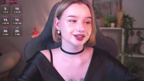 Snapshot of red_queeen chatting on January 2025 11:40:02 PM QUEEN OF EVIL online show from January 2025 11:40:02 PM