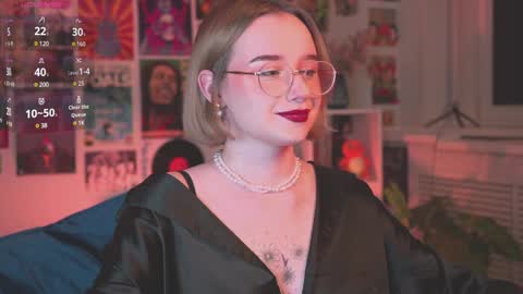 Snapshot of red_queeen chatting on January 2025 10:17:02 PM QUEEN OF EVIL online show from January 2025 10:17:02 PM