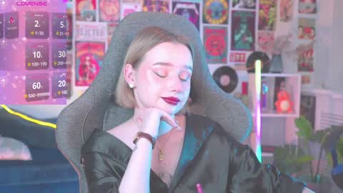 Snapshot of red_queeen chatting on January 2025 12:35:02 AM QUEEN OF EVIL online show from January 2025 12:35:02 AM