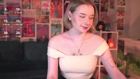 Snapshot of red_queeen chatting on February 2025 02:16:02 AM QUEEN OF EVIL online show from February 2025 02:16:02 AM