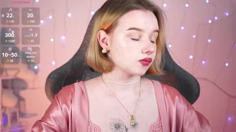 Snapshot of red_queeen chatting on February 2025 02:14:01 AM QUEEN OF EVIL online show from February 2025 02:14:01 AM