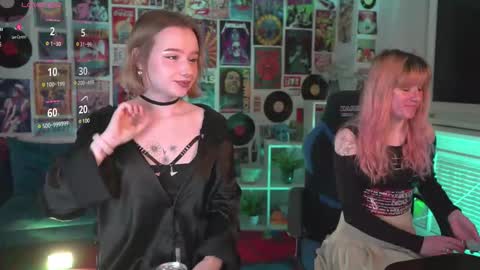 Snapshot of red_queeen chatting on February 2025 02:20:01 AM QUEEN OF EVIL online show from February 2025 02:20:01 AM