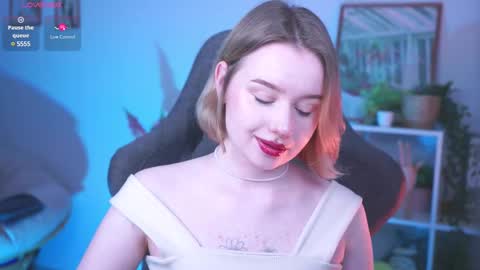 Snapshot of red_queeen chatting on March 2025 02:21:01 AM QUEEN OF EVIL online show from March 2025 02:21:01 AM