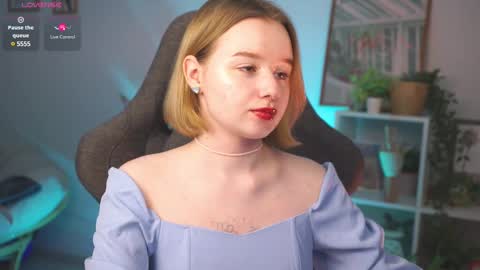 Snapshot of red_queeen chatting on March 2025 02:30:02 AM QUEEN OF EVIL online show from March 2025 02:30:02 AM