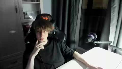 reddissq online show from December 2024 04:01:02 AM