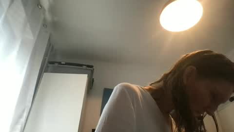 Snapshot of redfoxofficial chatting on June 2026 09:37:01 AM Redfox online show from June 2026 09:37:01 AM