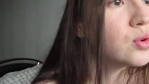 redginbluebersky online show from April 2026 07:57:01 AM