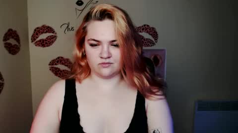 Snapshot of redhotqueen1 chatting on June 2026 06:07:02 PM Rina online show from June 2026 06:07:02 PM