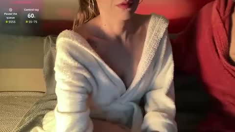 Glamour Wife Real online show from April 2026 07:14:01 PM