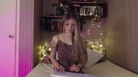 Snapshot of redmoonhead chatting on December 2025 09:18:01 AM Ana online show from December 2025 09:18:01 AM