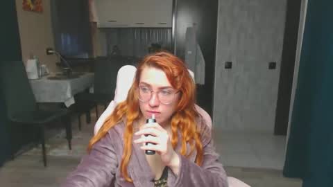 Snapshot of reginasmilee chatting on April 2026 02:47:02 AM Regina online show from April 2026 02:47:02 AM