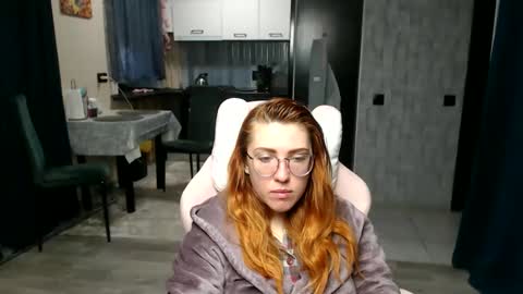 Snapshot of reginasmilee chatting on April 2026 02:48:01 AM Regina online show from April 2026 02:48:01 AM