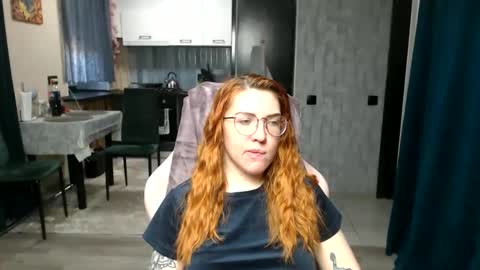 Snapshot of reginasmilee chatting on April 2026 04:24:02 AM Regina online show from April 2026 04:24:02 AM