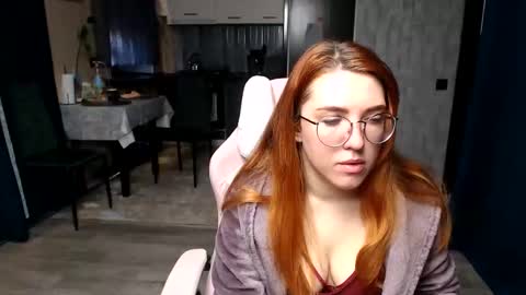 Snapshot of reginasmilee chatting on April 2026 02:49:02 AM Regina online show from April 2026 02:49:02 AM