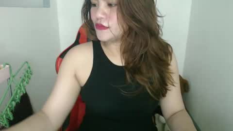 reign2525 online show from March 2025 03:40:02 PM