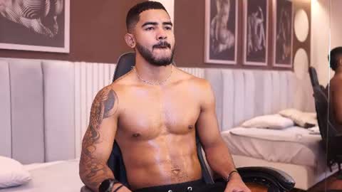 Snapshot of reik_von chatting on July 2026 12:00:02 PM Reik online show from July 2026 12:00:02 PM