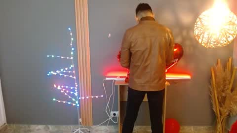   REIKO  online show from February 2026 02:13:01 PM