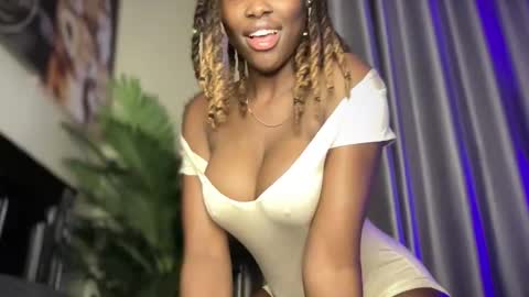 Snapshot of reina77xo chatting on May 2026 05:07:01 PM reina77xo online show from May 2026 05:07:01 PM