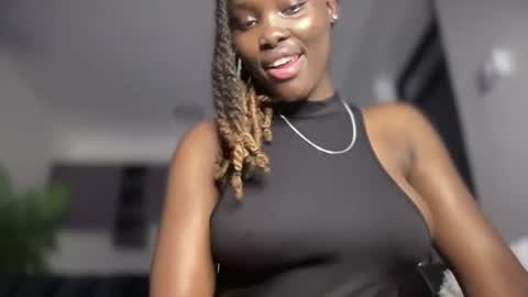 reina77xo online show from July 2026 02:56:02 PM