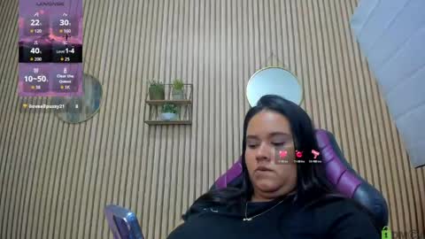 reina_loren online show from May 2026 06:22:01 AM