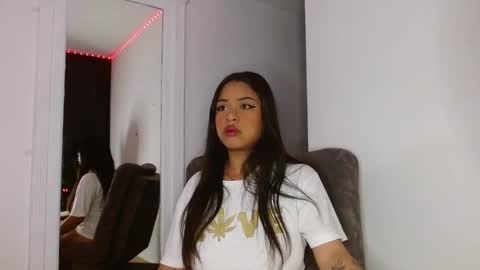 Snapshot of reina_reina chatting on February 2026 02:32:01 AM reina_reina online show from February 2026 02:32:01 AM