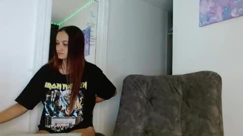 Snapshot of reina_reina chatting on February 2026 05:45:01 AM reina_reina online show from February 2026 05:45:01 AM