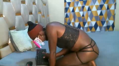 remmyqueen online show from April 2026 09:12:02 PM