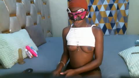 Snapshot of remmyqueen chatting on April 2026 01:42:02 AM remmyqueen online show from April 2026 01:42:02 AM