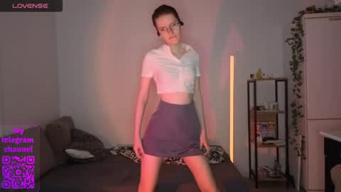 Snapshot of renaeblaski chatting on April 2026 06:32:02 PM Claire online show from April 2026 06:32:02 PM