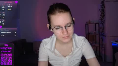 Snapshot of renaeblaski chatting on April 2026 05:10:02 PM Claire online show from April 2026 05:10:02 PM