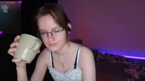 Snapshot of renaeblaski chatting on May 2026 06:12:02 PM Claire online show from May 2026 06:12:02 PM