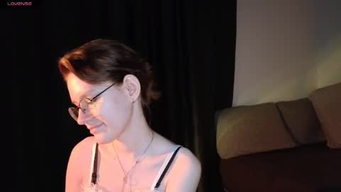 Snapshot of renaeblaski chatting on May 2026 06:09:01 PM Claire online show from May 2026 06:09:01 PM
