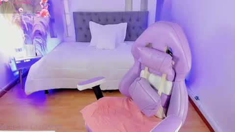 RENATA online show from March 2025 12:01:02 PM